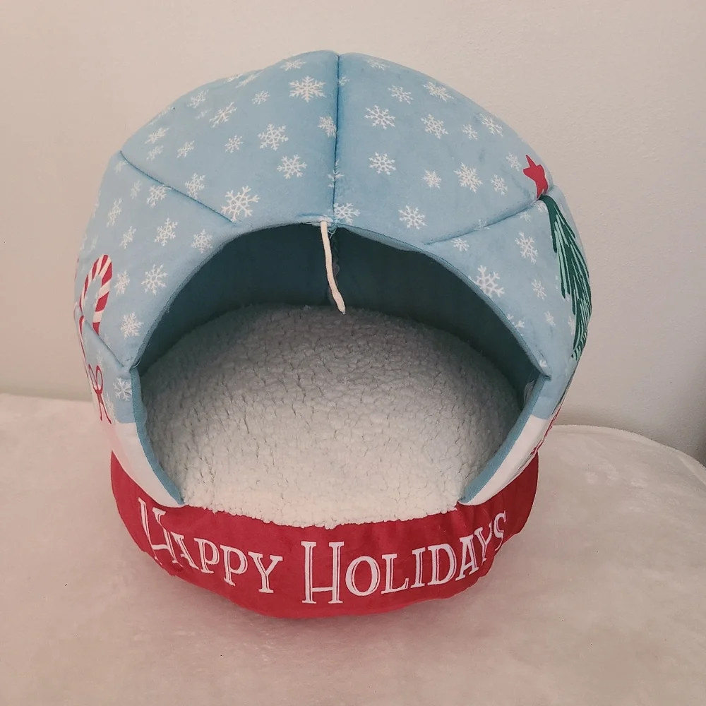 Holiday Snowglobe Small Pet Bed
